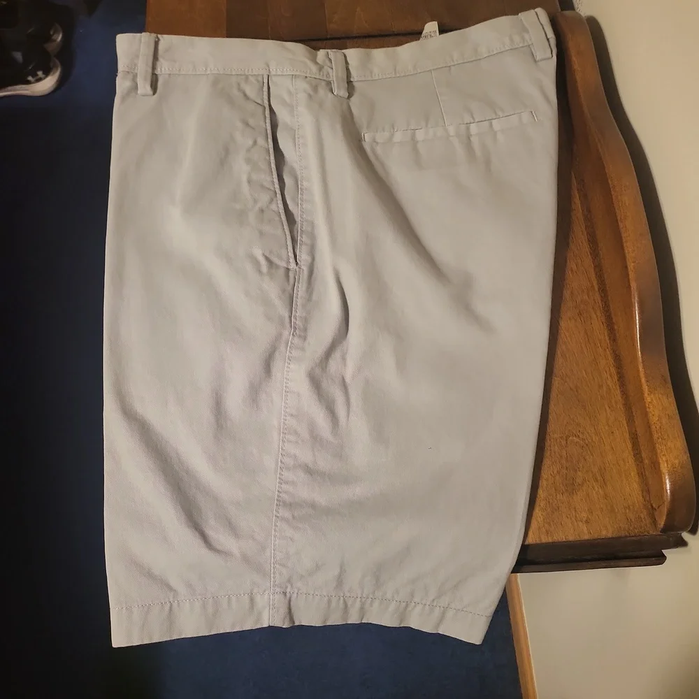 Banana Republic shorts. Lightly used. Size 34 - Picture 1 of 3